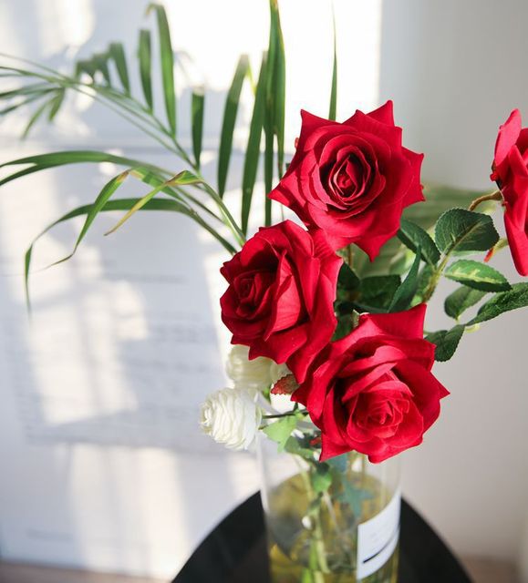 Sztuczna roślina - bukiet róż flanelowych: czerwony, biały, 50cm - Wianko - 10