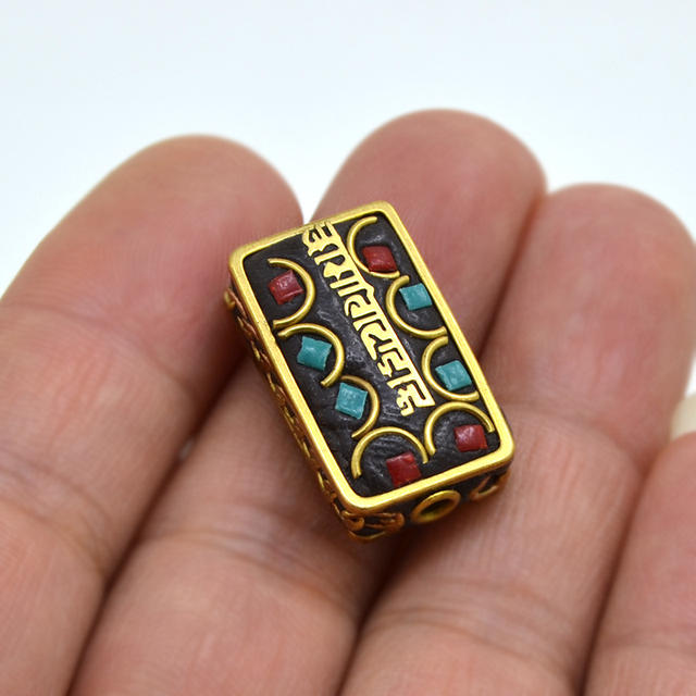 Biżuteria ręcznie robiona - Tybetański styl koralików Mosiądz z syntetycznym koralikiem z kamieniem z Turcji z Mantrą sześcio-słowową - Robienie biżuterii - Wianko - 4