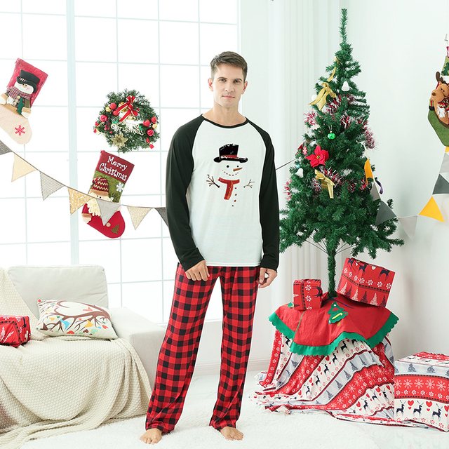 Rodzinne pasujące piżamy na Boże Narodzenie 2021 dla tatusia, mamy i dziecka - zestaw ubrań homewear dla rodziny - Wianko - 18
