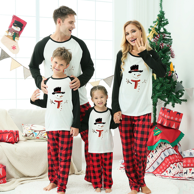 Rodzinne pasujące piżamy na Boże Narodzenie 2021 dla tatusia, mamy i dziecka - zestaw ubrań homewear dla rodziny - Wianko - 17