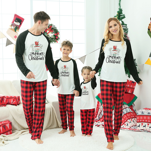 Rodzinne pasujące piżamy na Boże Narodzenie 2021 dla tatusia, mamy i dziecka - zestaw ubrań homewear dla rodziny - Wianko - 9