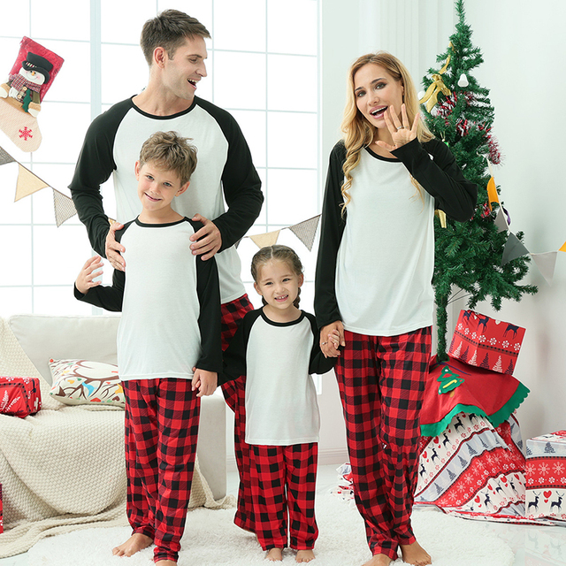 Rodzinne pasujące piżamy na Boże Narodzenie 2021 dla tatusia, mamy i dziecka - zestaw ubrań homewear dla rodziny - Wianko - 21