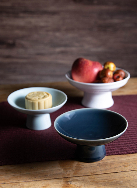Nowoczesne wysokie stopy ceramiczne naczynia japońskie: talerze deserowe, miska na owoce, kolorowa glazura do kawy i dekoracje do salonu - Wianko - 9