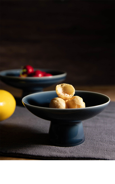 Nowoczesne wysokie stopy ceramiczne naczynia japońskie: talerze deserowe, miska na owoce, kolorowa glazura do kawy i dekoracje do salonu - Wianko - 10