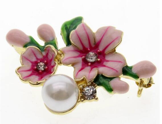 Broszka kwiat wiśni z delikatną emalią różową i imitacją perły - wysoka jakość, styl japoński - Wianko - 3