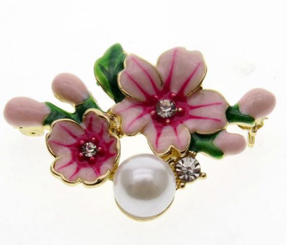 Broszka kwiat wiśni z delikatną emalią różową i imitacją perły - wysoka jakość, styl japoński - Wianko - 2
