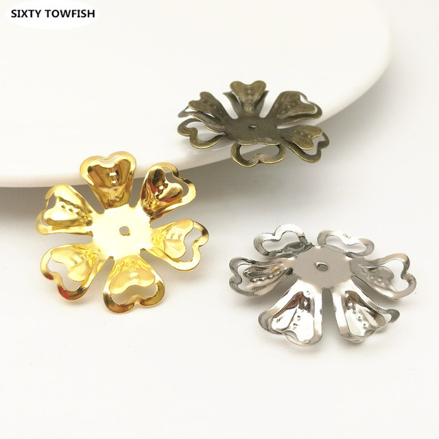 Zestaw 20 sztuk złotych i białych filigranowych kwiatowych charmsów o rozmiarze 28mm do tworzenia biżuterii DIY - Wianko - 4