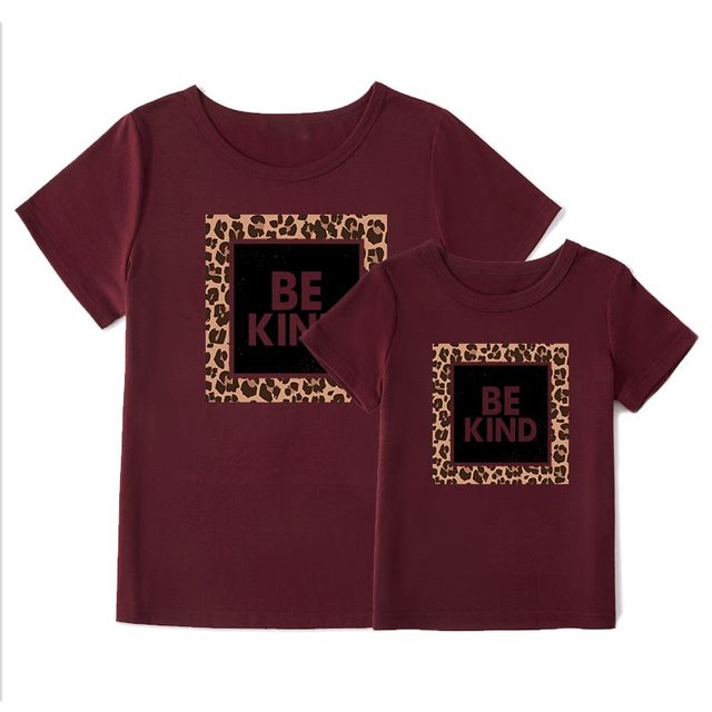 Rodzina ubrań Fashion BE KING LETTER T-shirt dla mamy i córki - Dopasowane stroje dla stylowej rodziny - Wianko - 5