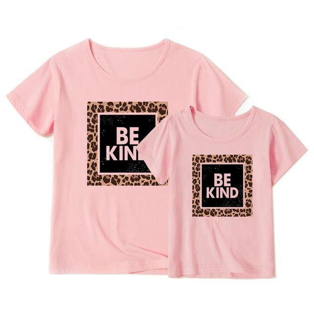 Rodzina ubrań Fashion BE KING LETTER T-shirt dla mamy i córki - Dopasowane stroje dla stylowej rodziny - Wianko - 3