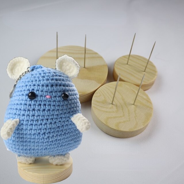 Zestaw 4 szydełkowych stojaków Amigurumi z drewnianą podstawą, ręcznie wykonane, filcowe, grafika lalka, materiałowa, narzędzie do majsterkowania, akcesoria - Wianko - 1