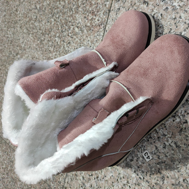Zimowe buty damskie skórzane pluszowe na śnieg zwiększające wysokość, krótkie z bawełnianym wykończeniem i platformą - Wianko - 7