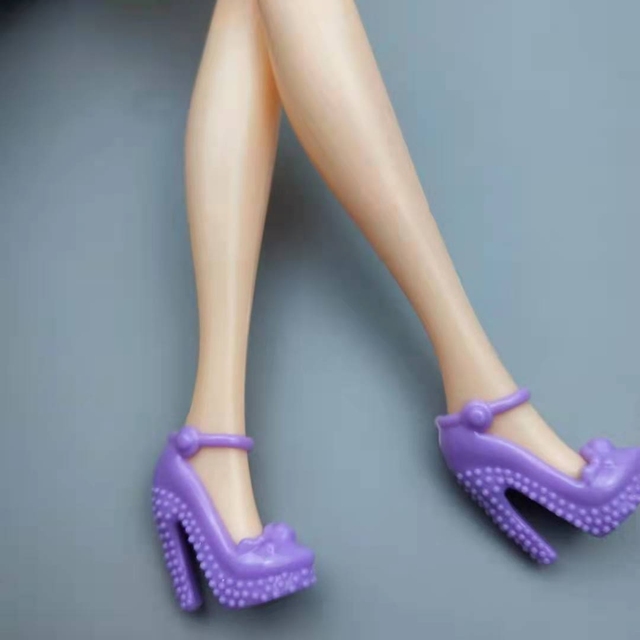 6 par niebieskich butów na wysokim obcasie dla lalek Barbie - trampki, sandały, księżniczka - moda dla lalek - Wianko - 20
