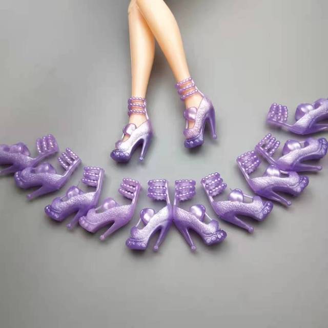 6 par niebieskich butów na wysokim obcasie dla lalek Barbie - trampki, sandały, księżniczka - moda dla lalek - Wianko - 22