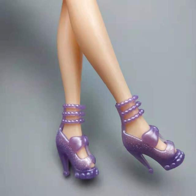 6 par niebieskich butów na wysokim obcasie dla lalek Barbie - trampki, sandały, księżniczka - moda dla lalek - Wianko - 25