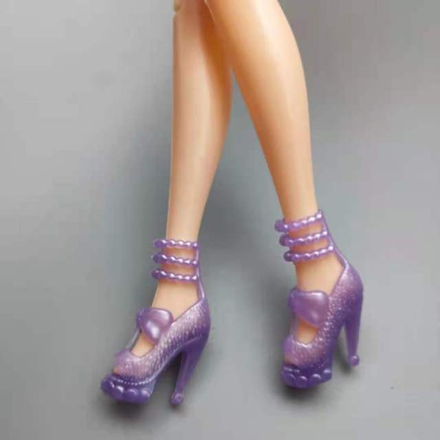 6 par niebieskich butów na wysokim obcasie dla lalek Barbie - trampki, sandały, księżniczka - moda dla lalek - Wianko - 24