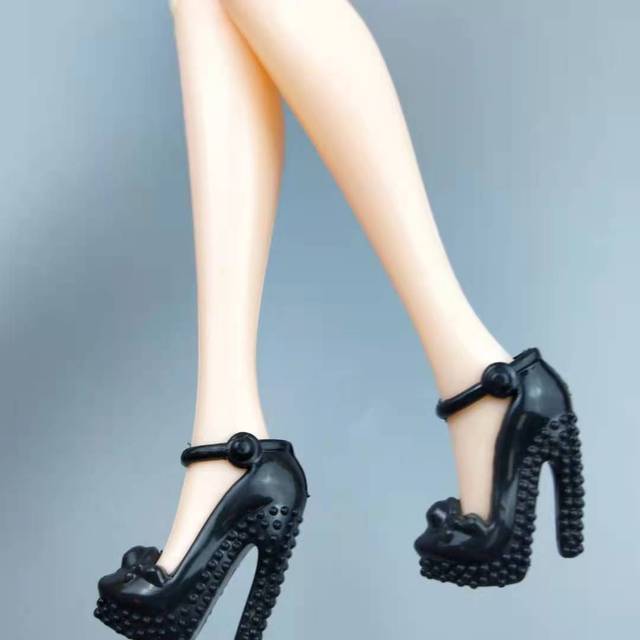 6 par niebieskich butów na wysokim obcasie dla lalek Barbie - trampki, sandały, księżniczka - moda dla lalek - Wianko - 17