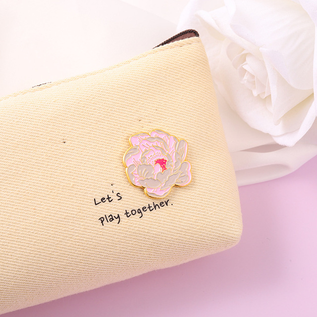 Literacka broszka metalowa z kwiatem, emaliowana w różowy kolor - idealna biżuteria dla słodkiej kobiety - Wianko - 27
