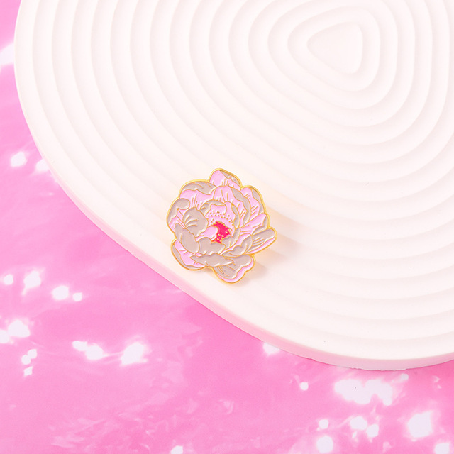 Literacka broszka metalowa z kwiatem, emaliowana w różowy kolor - idealna biżuteria dla słodkiej kobiety - Wianko - 28