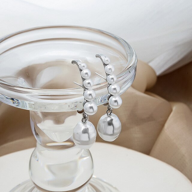 Sztuczna perła oversize w kształcie spadku - srebrne kolczyki wiszące dla kobiet o magicznym temperamentu - Wianko - 2
