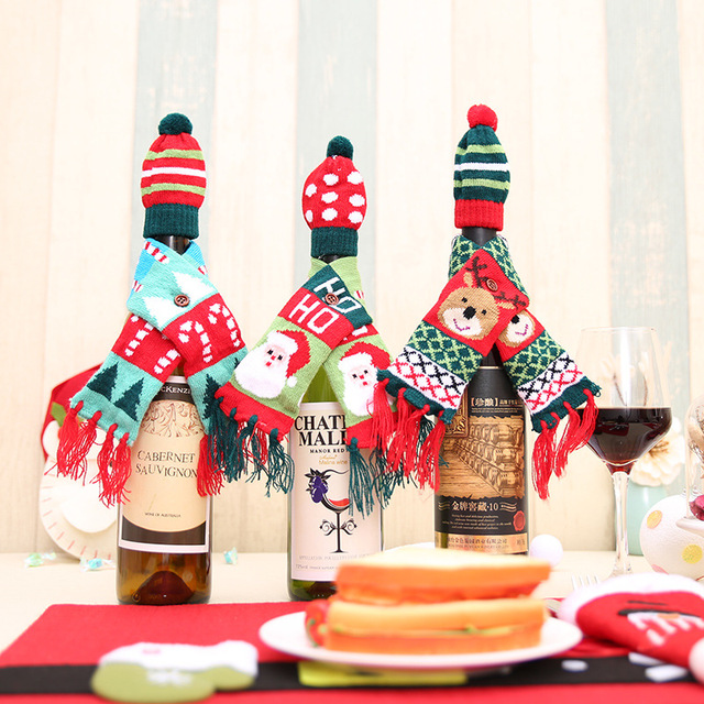 Dekoracja Bożonarodzeniowa - Zestaw szalik i kapelusz dzianiny czerwone wino, szalik z niedźwiedziem i pomponami dla butelki - Wianko - 3