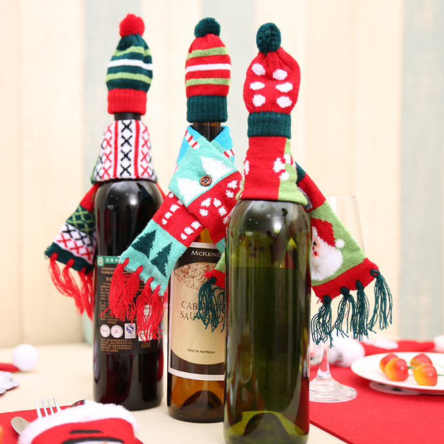 Dekoracja Bożonarodzeniowa - Zestaw szalik i kapelusz dzianiny czerwone wino, szalik z niedźwiedziem i pomponami dla butelki - Wianko - 4