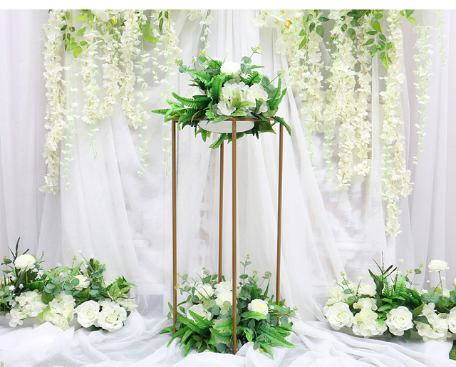 Biała zieleń: kompozycja kwiatowa z kulką, idealna na środek stołu, ślubny łuk, wydarzenia - Wianko - 12