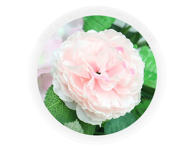 Biała zieleń: kompozycja kwiatowa z kulką, idealna na środek stołu, ślubny łuk, wydarzenia - Wianko - 2