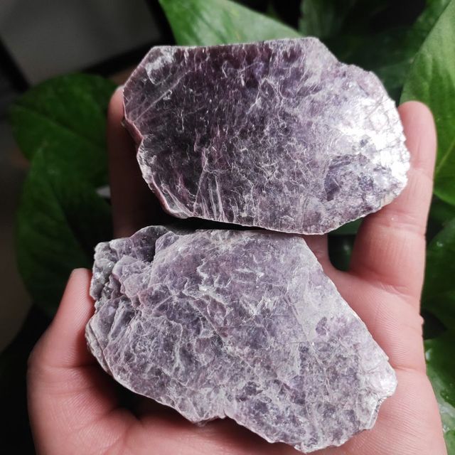 Naturalny fioletowy lepidolit - kryształ szlachetny do dekoracji wnętrza i kolekcjonowania - Wianko - 6