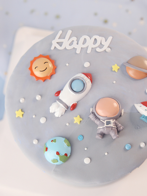 Oto gotowa propozycja finalnego tytułu produktu: Zestaw dekoracji astronauta kosmicznego chłopca - 6 sztuk dekoracji na imprezę urodzinową, Baby Shower, tort i stół - DIY Party Decor - Wianko - 2