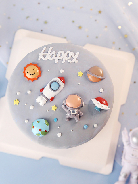 Oto gotowa propozycja finalnego tytułu produktu: Zestaw dekoracji astronauta kosmicznego chłopca - 6 sztuk dekoracji na imprezę urodzinową, Baby Shower, tort i stół - DIY Party Decor - Wianko - 4