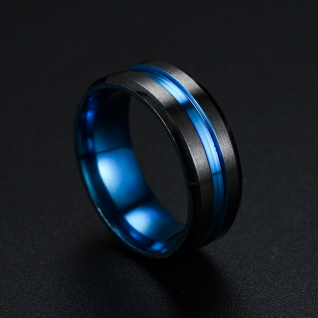 Czarny pierścionek obrączkowy dla mężczyzn ze stali tytanowej 8mm, z niebieskim rowkiem i fazowanymi krawędziami - Wianko - 4