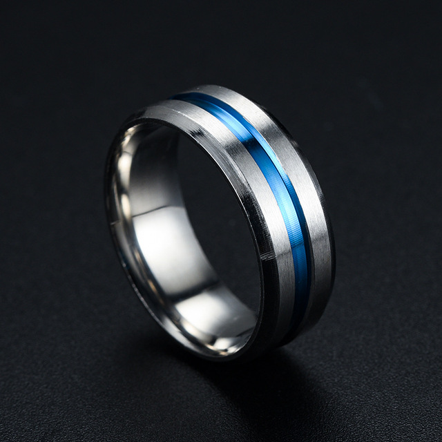 Czarny pierścionek obrączkowy dla mężczyzn ze stali tytanowej 8mm, z niebieskim rowkiem i fazowanymi krawędziami - Wianko - 3