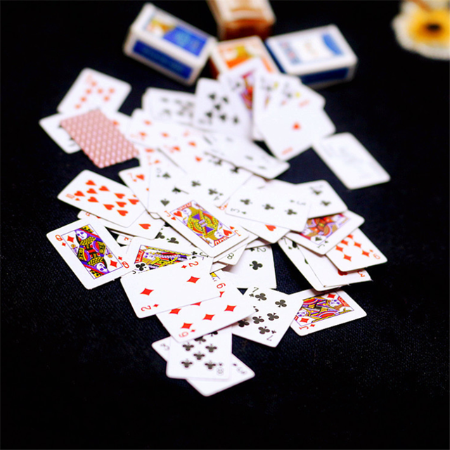 Mini zestaw kart do gry w pokera - zabawne modele Poler, miniaturowe gry, akcesoria do 1:12 domków dla lalek - Wianko - 4