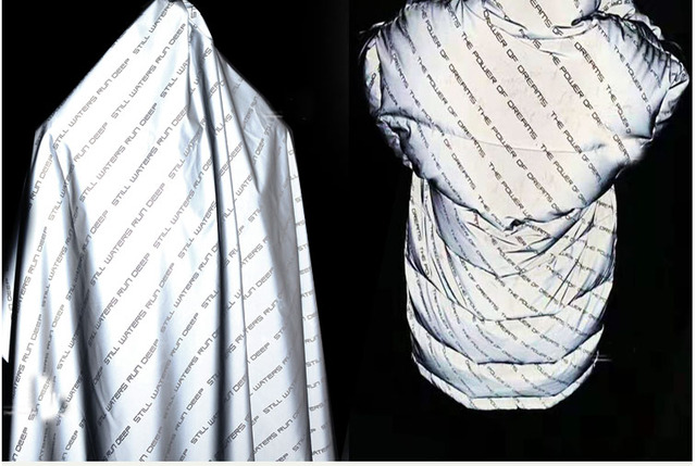 Tytuł produktu: Tkanina projektanta trencz w jasnym, odblaskowym srebrnym kolorze - Wianko - 2