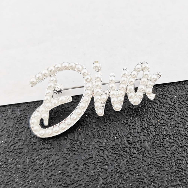 Broszka z perłą w kształcie greckiego liścia klonu, ozdobiona muszką Sorority - stylowa biżuteria damska - Wianko - 10
