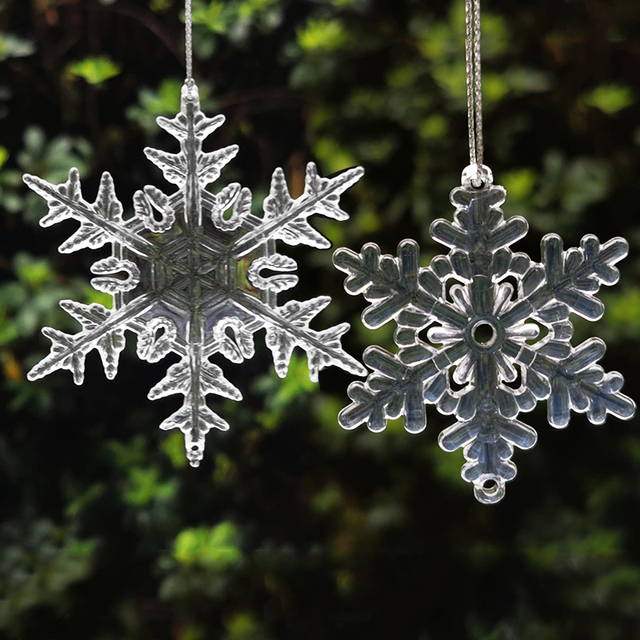 Kryształowy wisiorek z płatkami śniegu - dekoracja świąteczna do zawieszenia - Wianko - 1