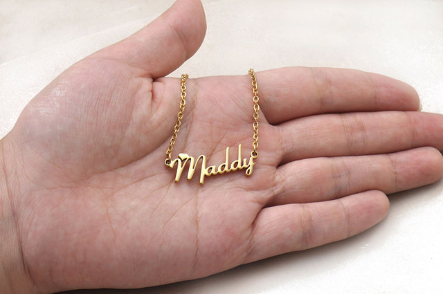 Naszyjnik personalizowany ze stali nierdzewnej w złotym kolorze, w kształcie litery alfabetu - biżuteria dla kobiet, dziewczynki i mam - Wianko - 3