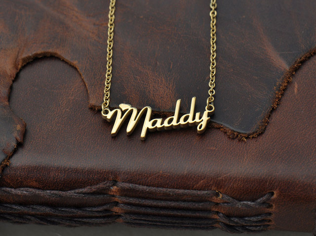 Naszyjnik personalizowany ze stali nierdzewnej w złotym kolorze, w kształcie litery alfabetu - biżuteria dla kobiet, dziewczynki i mam - Wianko - 4