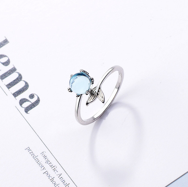 Luksusowe pierścionki zaręczynowe z niebieskim kryształem - ekskluzywna biżuteria dla wymagających kobiet - Wianko - 11