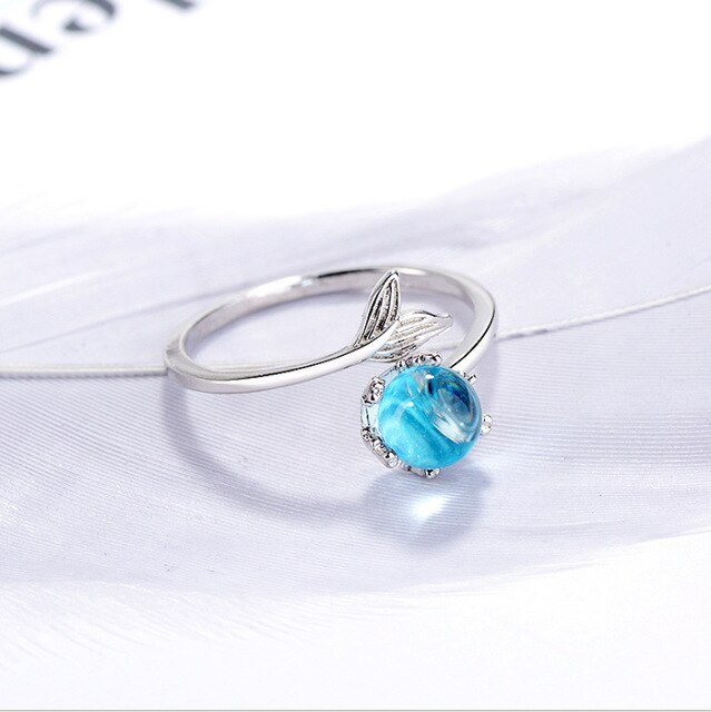 Luksusowe pierścionki zaręczynowe z niebieskim kryształem - ekskluzywna biżuteria dla wymagających kobiet - Wianko - 16