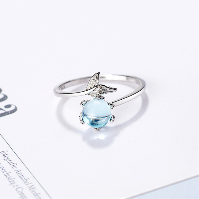 Luksusowe pierścionki zaręczynowe z niebieskim kryształem - ekskluzywna biżuteria dla wymagających kobiet - Wianko - 15