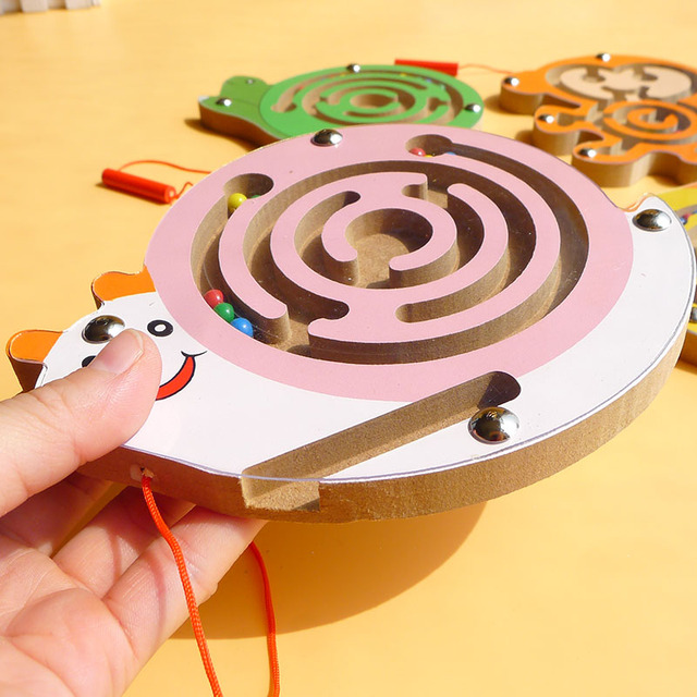 Drewniane zabawki Montessori - mobilny labirynt magnetyczny dla dzieci 0-12 miesięcy - Wianko - 7