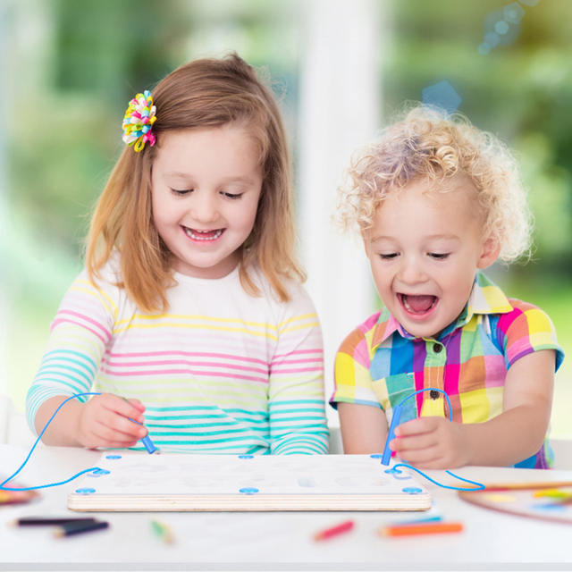 Drewniane zabawki Montessori - mobilny labirynt magnetyczny dla dzieci 0-12 miesięcy - Wianko - 3