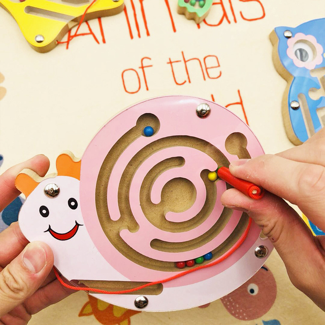 Drewniane zabawki Montessori - mobilny labirynt magnetyczny dla dzieci 0-12 miesięcy - Wianko - 6