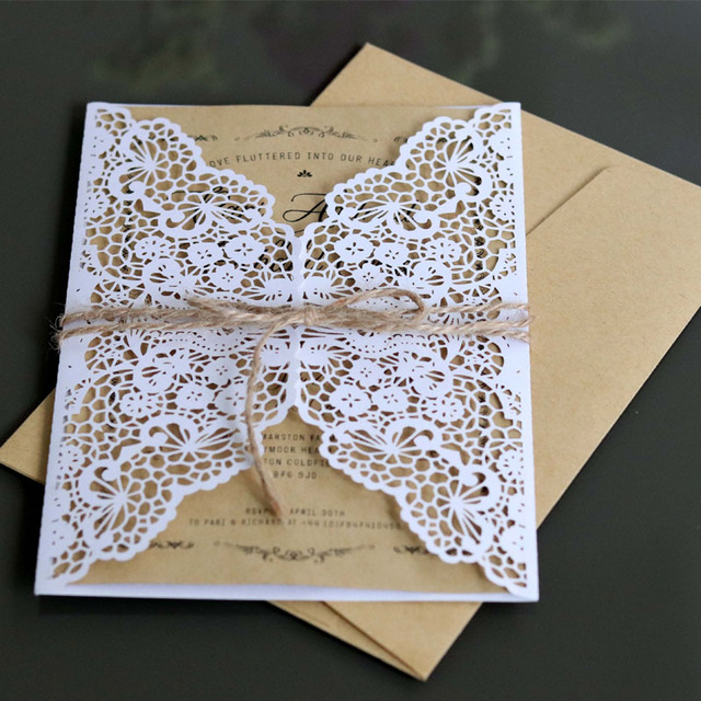 10 zestawów zaproszeń i kartek z rustykalnym papierem, wykrojonymi laserowo koronkami i sznurkiem - idealne na ślub i zaręczyny - Wianko - 3
