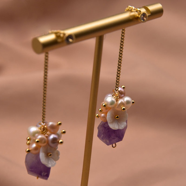 Słodka wiosna - kolczyki sztyfty 2021 z fioletowym kamieniem i prawdziwą perłą - delikatna biżuteria handmade dla kobiet - Wianko - 7