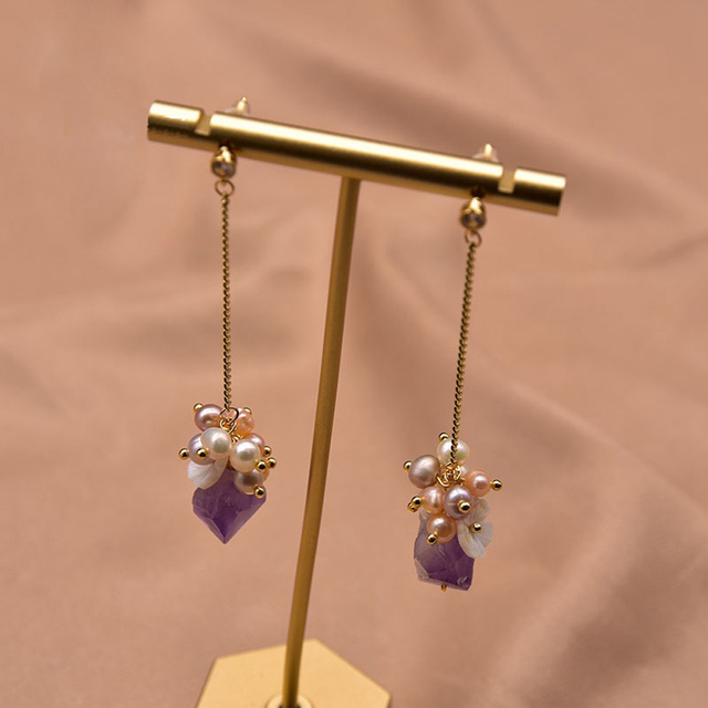 Słodka wiosna - kolczyki sztyfty 2021 z fioletowym kamieniem i prawdziwą perłą - delikatna biżuteria handmade dla kobiet - Wianko - 5