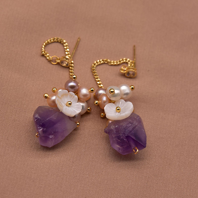 Słodka wiosna - kolczyki sztyfty 2021 z fioletowym kamieniem i prawdziwą perłą - delikatna biżuteria handmade dla kobiet - Wianko - 6