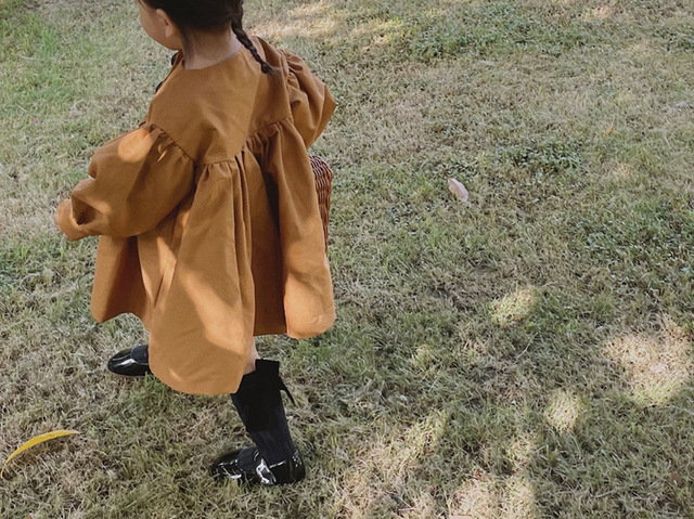 Sukienka dla dziewczynek Trench w stylu leśnym: koreański design, jesienny look z guzikami - Wianko - 8