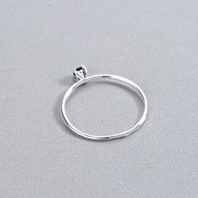 Pierścień Tiny ciemnoniebieski kamień marki Boho Vintage - moda minimalizm dla kobiet - Wianko - 2